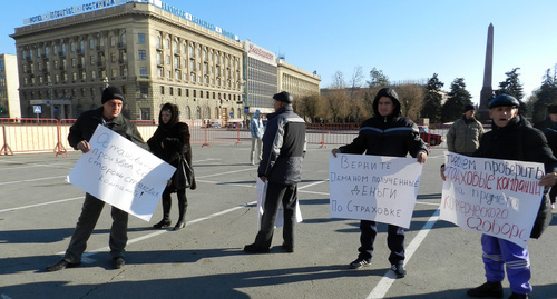 Плакаты участников митинга. Фото Татьяны Филимоновой для "Кавказского узла"
