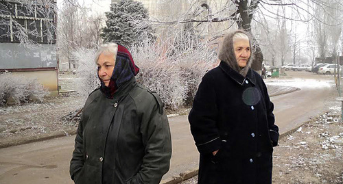 Жительницы домов на улице Таманской дивизии. Фото Людмилы Маратовой для "Кавказского узла"
