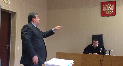 Адвокат имама Курман-Али Байчорова на заседании суда. Фото Ахмеда Альдебирова  для "Кавказского узла"