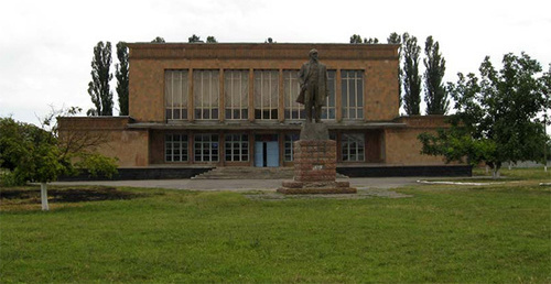 Памятник Ленину, Прохладненский район КБР. Фото: http://www.prohladnenskiy.ru/ops/pos/1009.html