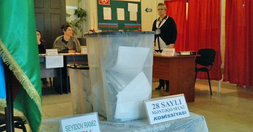 Муниципальные выборы в Азербайджане. На снимке: на одном из избирательных участков. 23 декабря 2014 г. Фото Кямала Али для "Кавказского узла"