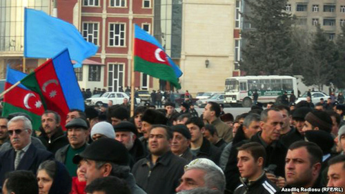 Митинг партии «Мусават». Фото: RFE / RL, http://gdb.rferl.org/640C917B-8C1E-42B2-BDD2-E8289C4CDB3A_w640_r1_s_cx0_cy19_cw0.jpg