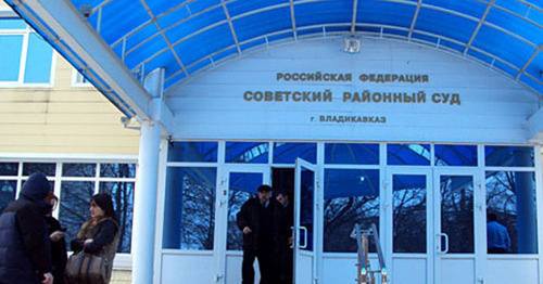 Вход в здание Советского районного суда во Владикавказе. Фото Эммы Марзоевой для "Кавказского узла"
