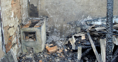 Дом, уничтоженный силовиками. Чечня. Фото  http://www.memo.ru/