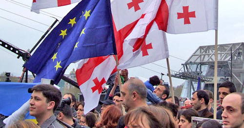 Флаги Грузии и ЕС. Фото Эдиты Бадасян для "Кавказского узла"