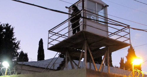 Вышка с охранником в тюрьме Исани. Тбилиси. Фото Марины Букия для "Кавказского узла"