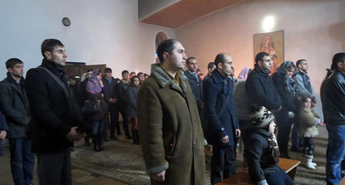 Служба в церкви и акция по зажжению свечей в память о расстрелянной в Гюмри семье Аветисянов состоялись  в Степанакерте. Нагорный Карабах. 13 января 2015 год