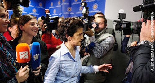 Тея Цулукиани (в центре). Фото: Александр Имедашвили, NEWSGEORGIA, http://newsgeorgia.ru/images/21612/16/216121602.jpg