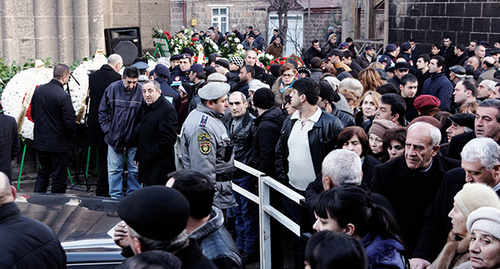 Гюмри словно окаменел от трагедии. Похороны Серёжи Аветисяна, 20 января 2015 год. Фото Нарека Тумасяна
