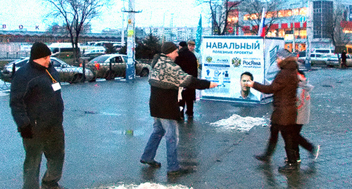 Сторонники Алексея Навального провели информационный пикет. Фото Елены Гребенюк для "Кавказского узла" 