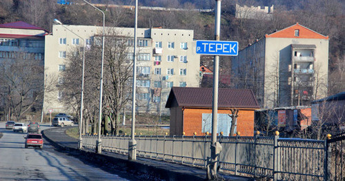 Владикавказ, мост над рекой Терек. Фото Ахмеда Альдебирова для "Кавказского узла"