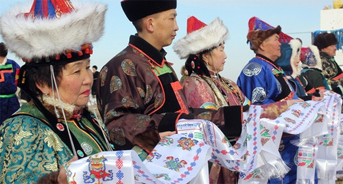 Участники праздника Сагаалган - 2015. Фото: http://www.aginskoe.ru/node/4008