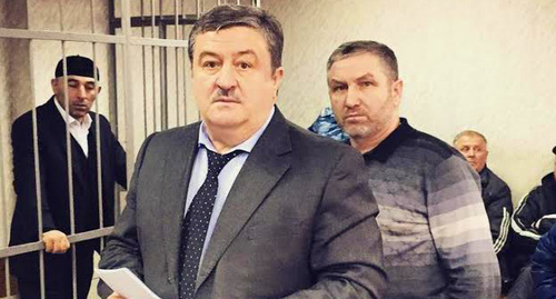 На процессе по делу имама Кисловодска Курман-Али Байчорова на переднем плане адвокат Алауди Мусаев. Фото Султана Тогонидзе
