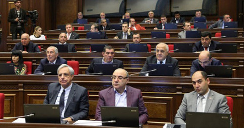 Заседание в центральном офисе партии "Процветающая Армения". Фото http://www.pastinfo.am/ru/node/62448