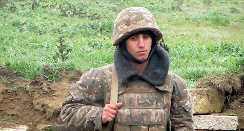 Солдат армии НКР на линии соприкосновения. Фото Алвард Григорян для "Кавказского узла"