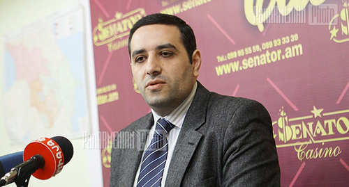 Пресс-конференция тюрколога Левона Овсепяна. Фото: PanARMENIAN Photo / Vahan Stepanyan, http://www.panarmenian.net/rus/photoset/1502/10922