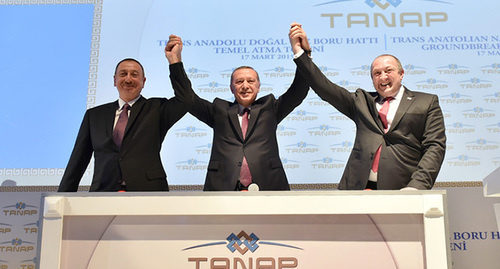 Президент Азербайджана Ильхам Алиев, Президент Турции Реджеп Тайиб Эрдоган и Президент Грузии Георгий Маргвелашвили (слева на право). Фото: http://ru.president.az/photos/pinned/39451.jpg