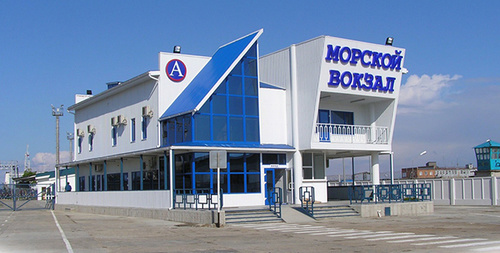 Морской вокзал в порту "Крым" Фото: http://www.parom24.ru/port-kavkaz