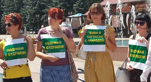 Участники протестной акции в Ставрополе, июль 2014 года. Фото: http://bloknot-stavropol.ru/thumb/600x0xcut/upload/iblock/57c/5fd79072c64f4afc12cec28aea5904de.jpg