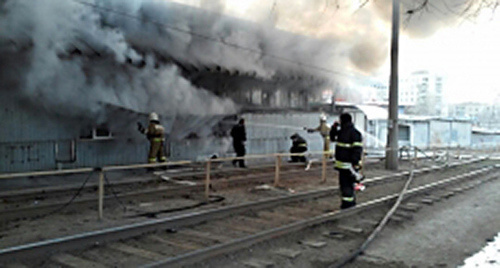 Ликвидация пожара на рынке "Северный". Фото: http://www.34.mchs.gov.ru/upload/site31/document_operational/1e2uPcalcv-big-350.jpg