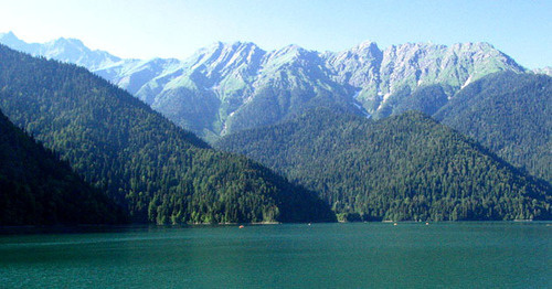 Озеро Рица. Абхазия. Фото: Вешта Денис https://ru.wikipedia.org/