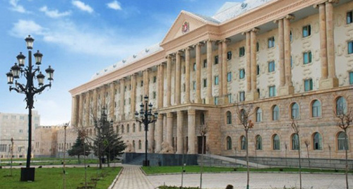 Здание суда в Тбилиси. Фото: http://www.tabula.ge/files/styles/tab_og_image/public/photos/2013/05/163720_176292865744006_8236515_n.jpg?itok=n6h6ezo5