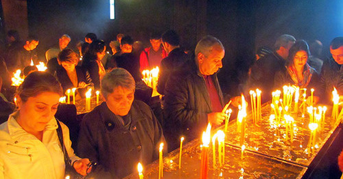 Церковные свечи в одном из храмов Армянской апостолькой церки. Фото Армине Мартиросян для "Кавказского узла"
