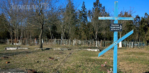 Могильный крест на кладбище в Чечне. Фото: http://www.zerkalotv.ru/alboms/3/8074/1.jpg