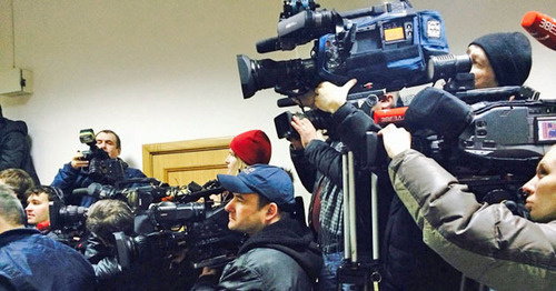 Представители прессы в коридоре Басманного суда. Москва, 8 марта 2015 г. Фото корреспондента "Кавказского узла"