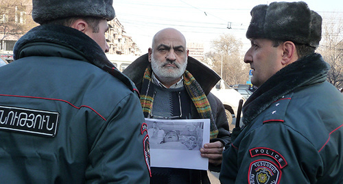 Участник акции протеста в Гюмри в январе 2015 года. Фото Тиграна Петросяна для "Кавказского узла" 