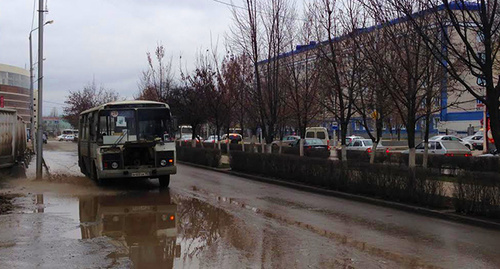 Маршрутный автобус. Грозный, апрель 2015. Фото Ахмеда Альдебирова для "Кавказского узла"