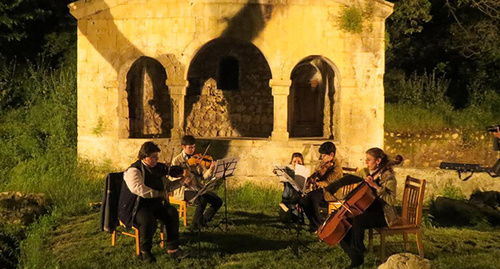 Вечер классической музыки в рамках акции "Ночь музеев" в музее "Тигранакерт".  Нгорный Карабах.  16 мая 2015 год. Фото Алвард Григорян
