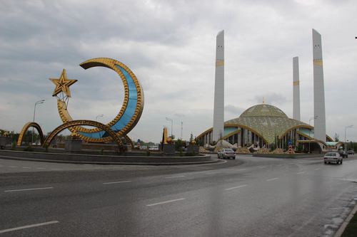 Мечеть "Сердце матери" имени Аймани Кадыровой в Аргуне. Фото Ахмеда Альдебирова для "Кавказского узла"