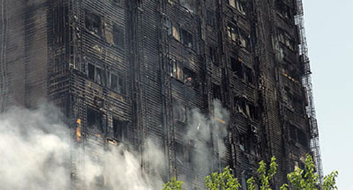 Пожар в многоэтажно доме в Баку. Фото: http://echo.az/article.php?aid=83986