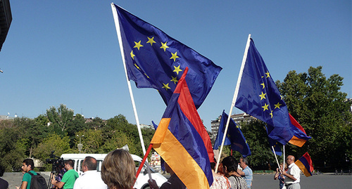 Флаги Армении и Евросоюза. Фото Армине Мартиросян для "Кавказского узла"