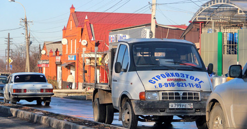 "Газель" на улице в пригороде Владикавказа. Фото Магомеда Магомедова для "Кавказского узла"