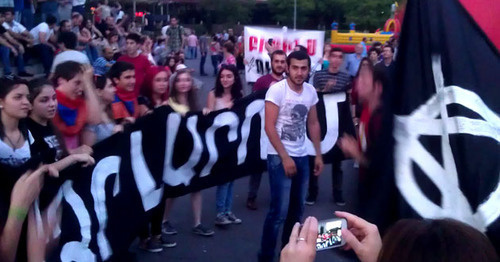 Акция протеста против повышения электроэнергии. Ереван, июнь 2015 г. Фото Армине Мартиросян для "Кавказского узла"