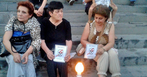 Участники акции протеста против повышения тарифов на электроэнергию. Ереван, 20 июня 2015 г. Фото Армине Мартиросян для "Кавказского узла"