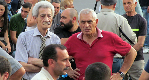 Участники протестных выступлений в Ереване, 6 июля 2015 год. Фото Армине Мартиросян для