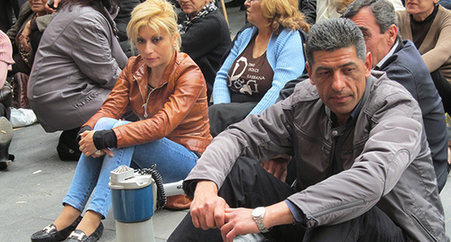 Участники сидячей забастовка экс-сотрудников завода "Наирит". 14 мая 2015 года, Ереван. Фото Тиграна Петросяна для "Кавказского узла"