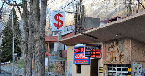 Пункт обмена валюты в Казбеги. Грузия. Фото Магомеда Магомедова для "Кавказского узла"