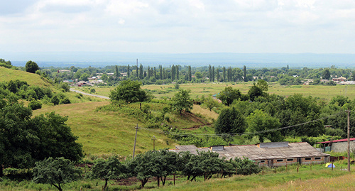 Окраина Алагира, место, где находится резервуар с водой. Северная Осетия, июнь 2015 г. Фото Эммы Марзоевой для "Кавказского узла"