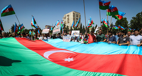 Митинг в Баку под лозунгом «Спасемся!». 30 мая 2015 года. Ф — участники акции выступили с требованиями об устранении коррупции, освобождении политзаключенных. Фото Азиза Каримова для "Кавказского узла"