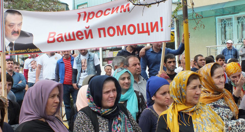 Жители Буйнакска на митинге. Фото Патимат Махмудовой для "Кавказского узла"