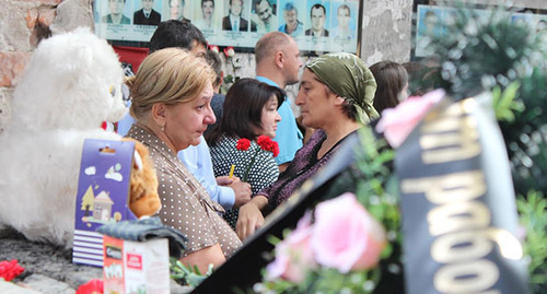 Женщины на траурных мероприятиях. Беслан, 1 сентября 2015 г. Фото Эммы Марзоевой для "Кавказского узла"