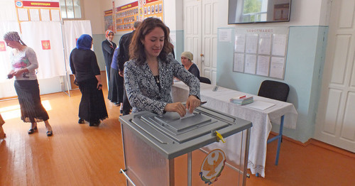 На избирательном участке в школе № 5. Буйнакск, 13 сентября 2015 г. Фото Патимат Махмудовой для "Кавказского узла"
