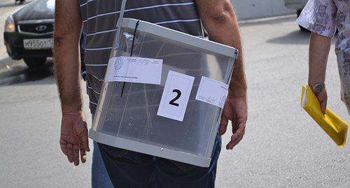 Выносная урна для голосования. Фото Светланы Кравченко для "Кавказского узла"