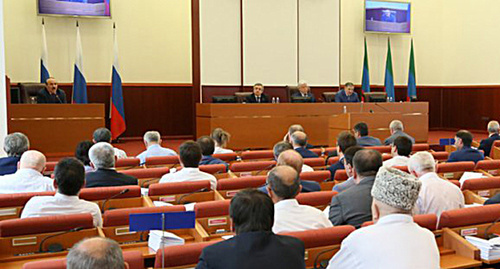 Заседание 52 сессии Народного Собрания Республики Дагестан. Фото: http://www.nsrd.ru/pub/novosti/zasedanie_52_sessii_narodnogo_sobraniya_respu_25_06_2015