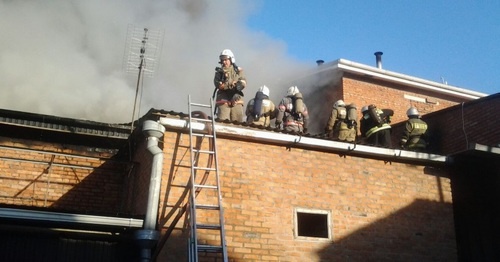 Пожарным пришлось эвакуировать из "Царских бань" 50 посетителей. Краснодар, 4 октября 2015 года. Фото: http://23.mchs.gov.ru/operationalpage/operational/item/3132303/