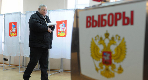 На избирательном участке. Фото: http://region-gazeta.ru/last/astrakhan/astrakhan_1351.html